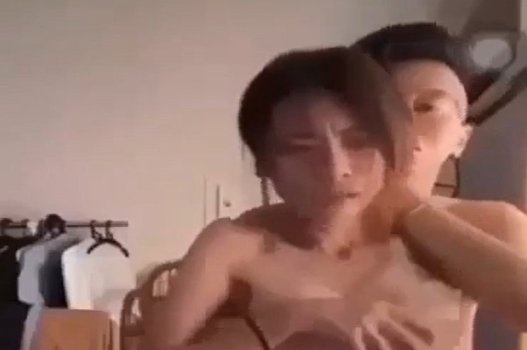 Hoàng Cửu Bảo và bạn gái Linh Linh tung clip sex - clip sex