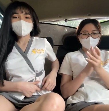 clip sex Quay tay sục lồn trên taxi